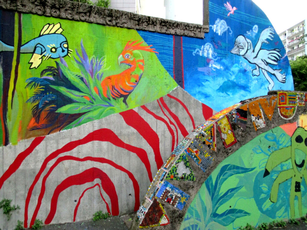 fresque-bagnolet-93-capsulerie-fosse-aux-fraise-graffiti-peinture
